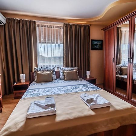 Апартамент Грация Veliko Tărnovo Exterior foto